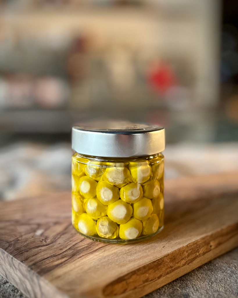 petits artichaut en huile d'olive, italie