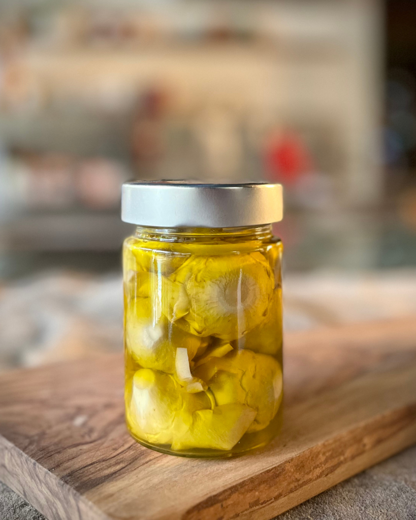 petits artichaut en huile d'olive, italie