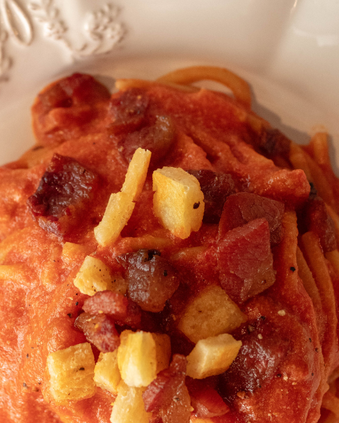 coffret recette pasta amatriciana, simone zanoni, guanciale e tomates