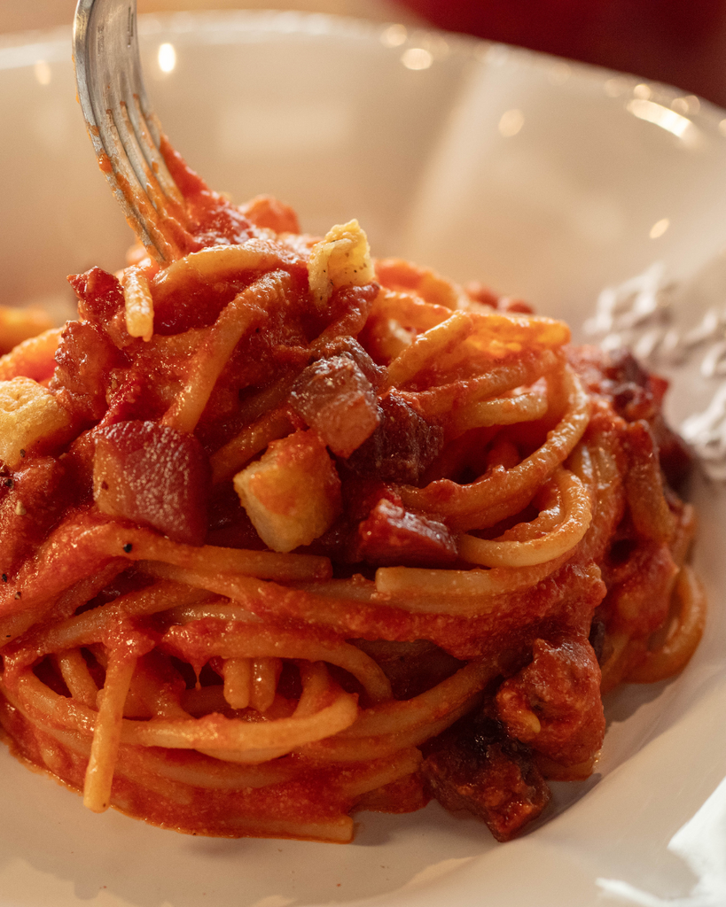 coffret recette pasta amatriciana, simone zanoni, guanciale e tomates