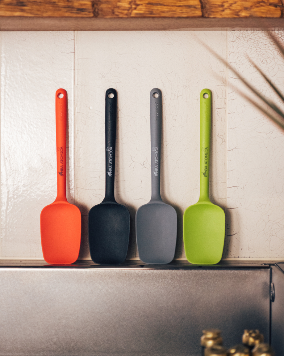 MASTRAD - Cucchiaio cavo da cucina - Preparazione, cottura, miscelazione - Unibloc - Silicone - Non graffia le pentole - Blu MASTRAD - Cucchiaio cavo da cucina - Preparazione, cottura, miscelazione - Unibloc - Silicone - Non graffia le pentole - Blu